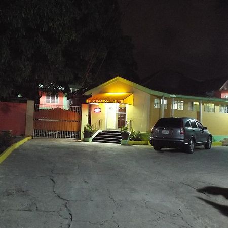 Tropical Court Inn New קינגסטון מראה חיצוני תמונה