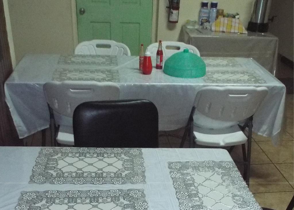 Tropical Court Inn New קינגסטון מראה חיצוני תמונה