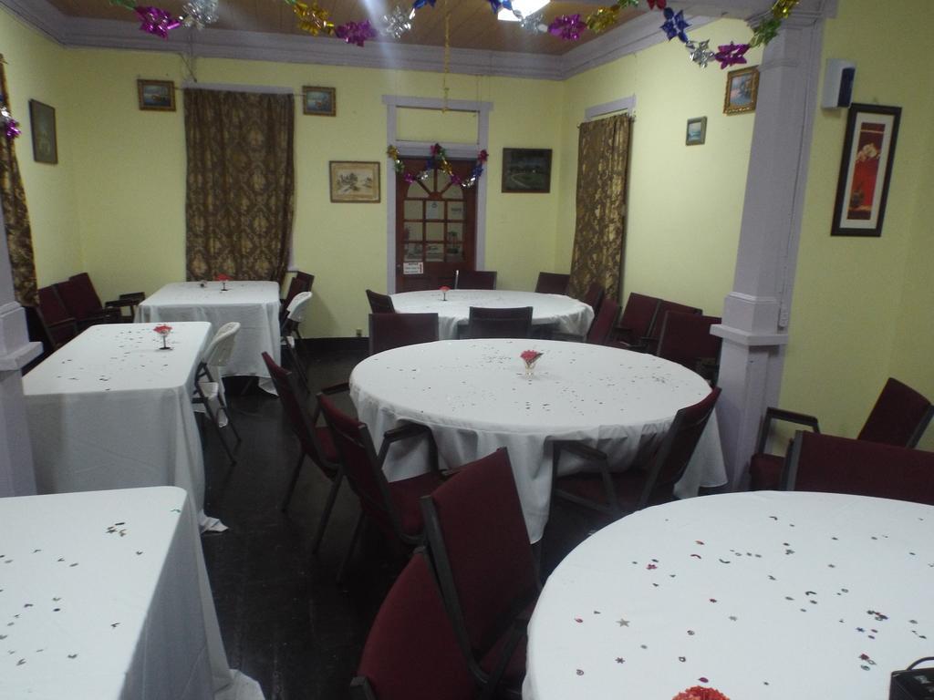 Tropical Court Inn New קינגסטון מראה חיצוני תמונה