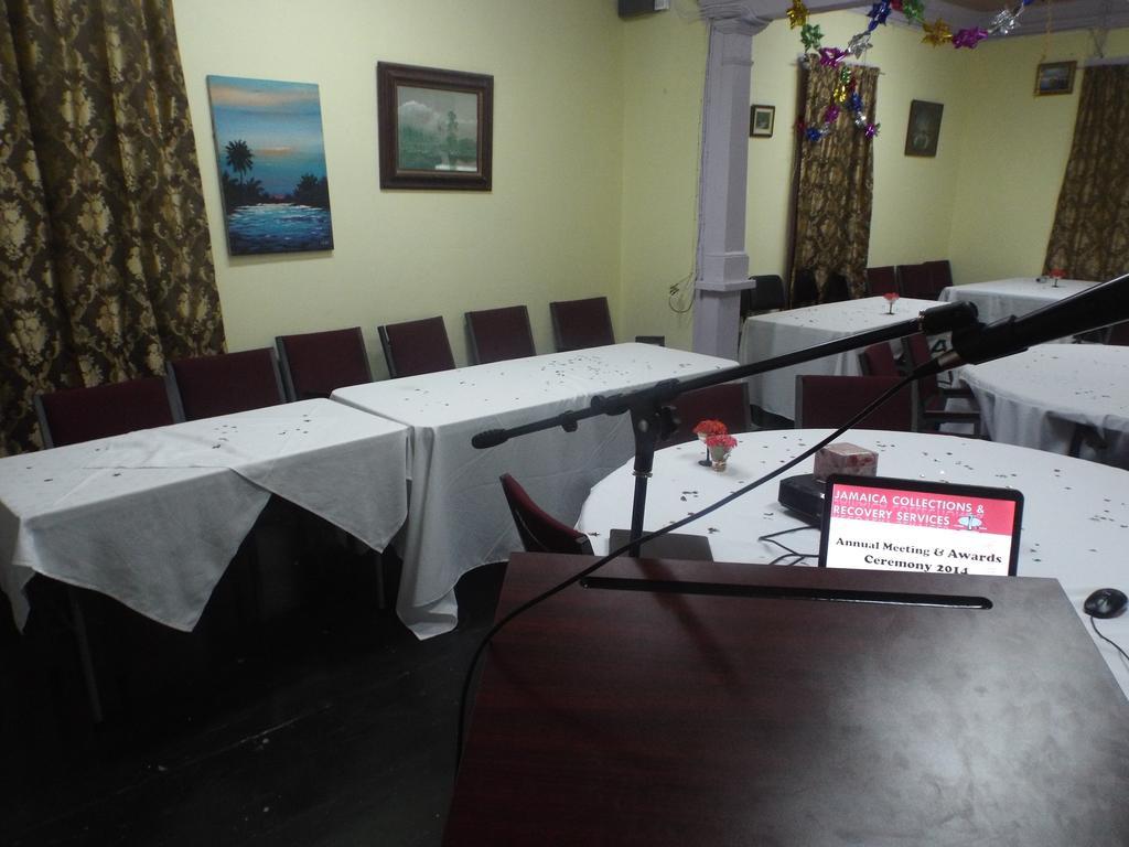 Tropical Court Inn New קינגסטון מראה חיצוני תמונה